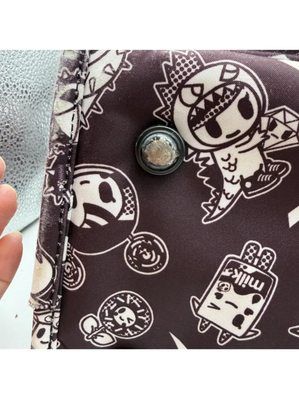TokiDoki X JuJuBe‎ Queens Court diaper bag maroon white zippered backpack